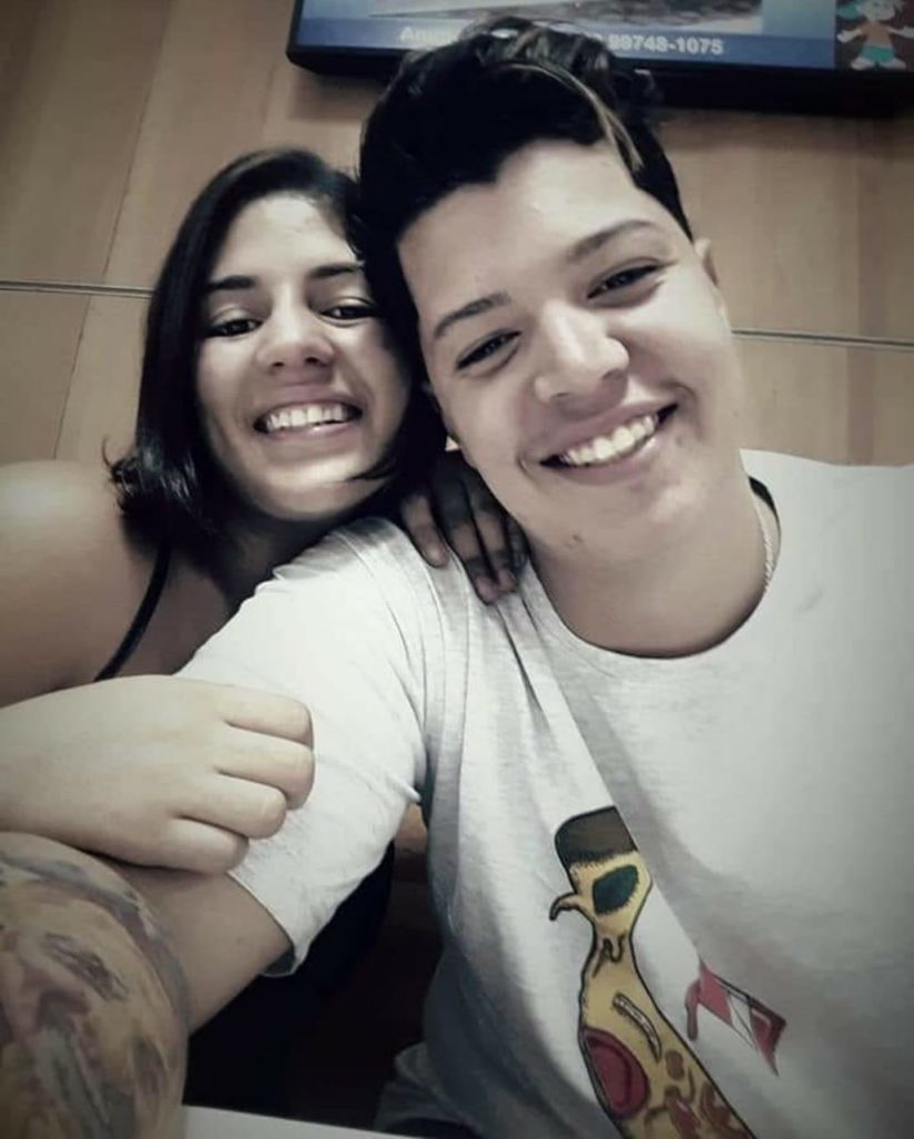 O casal de tatuadores Luiza Barbosa Pereira, de 20 anos, e Renan da Silva Pereira Abade, de 19, era de Cabo Frio.